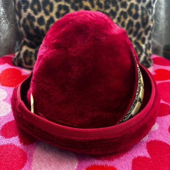 Vintage Red Gwenn Pennington Derby Hat with Feather 22" - Picture 1 of 8